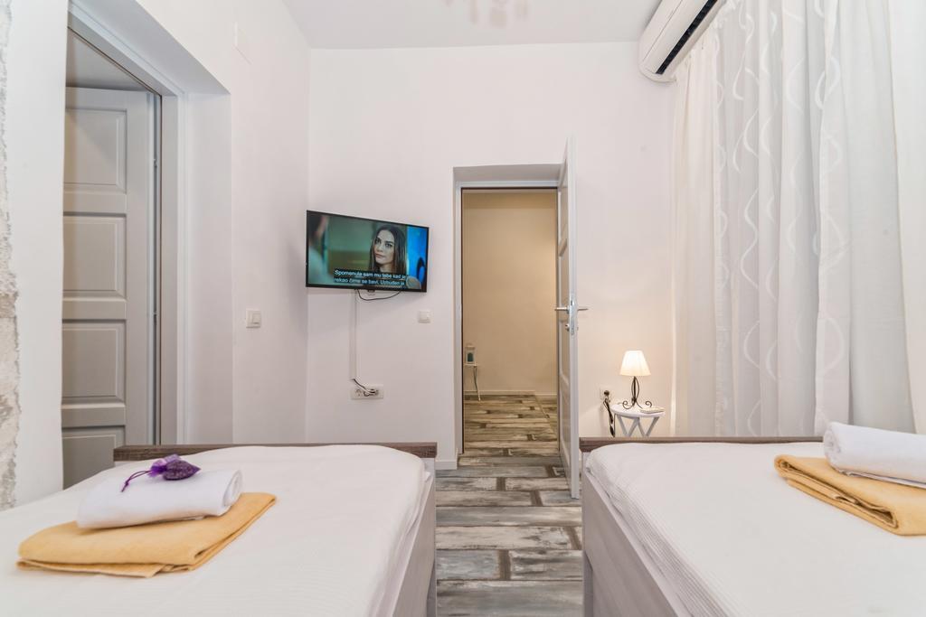 Penzión pre hostí Lanterna & Zadar