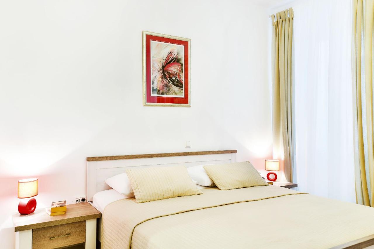 Lanterna & Penzión pre hostí 3*
